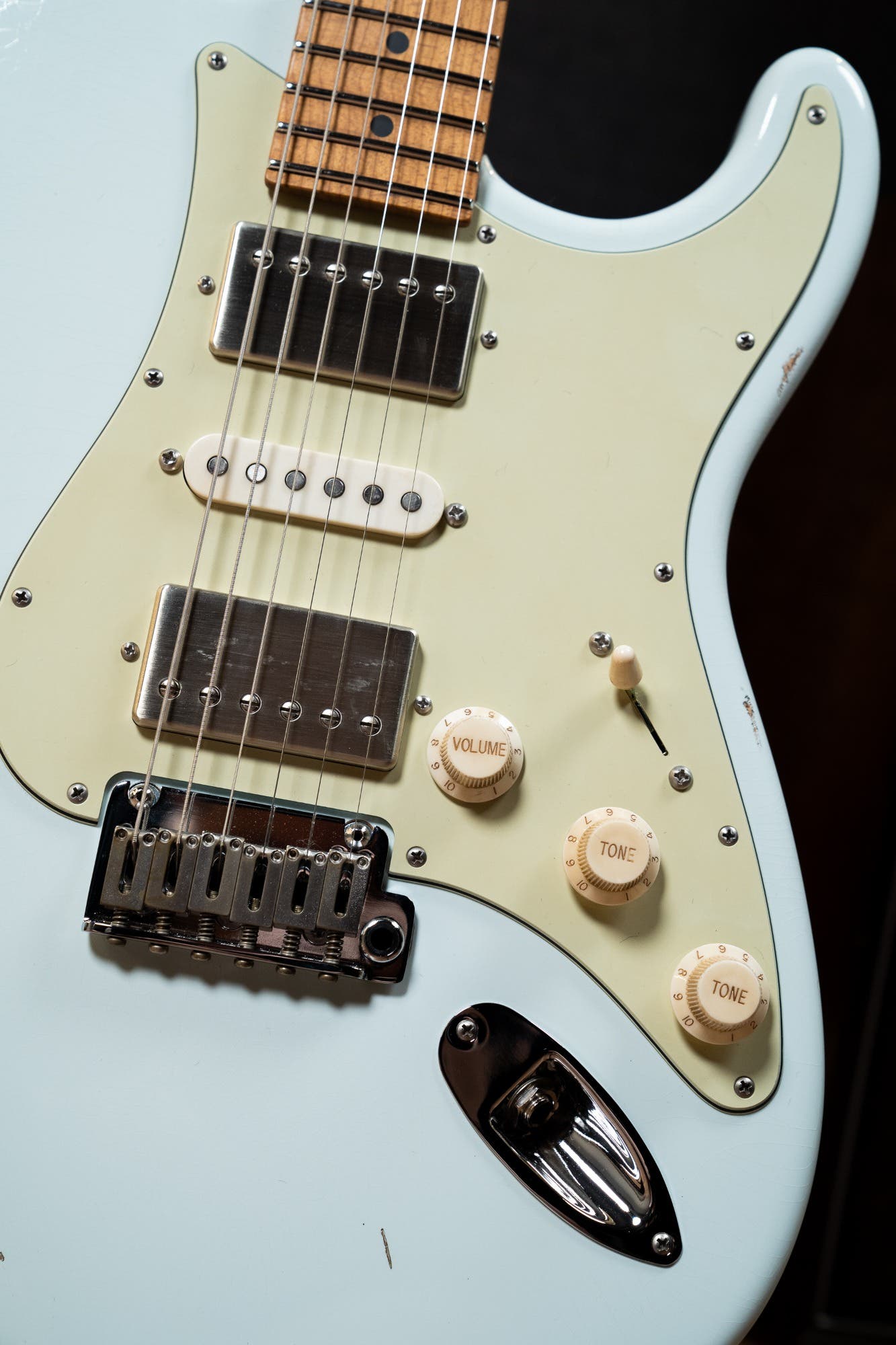 Suhr Ian Thornley Signature Classic S Antique w/Case - Sonic White