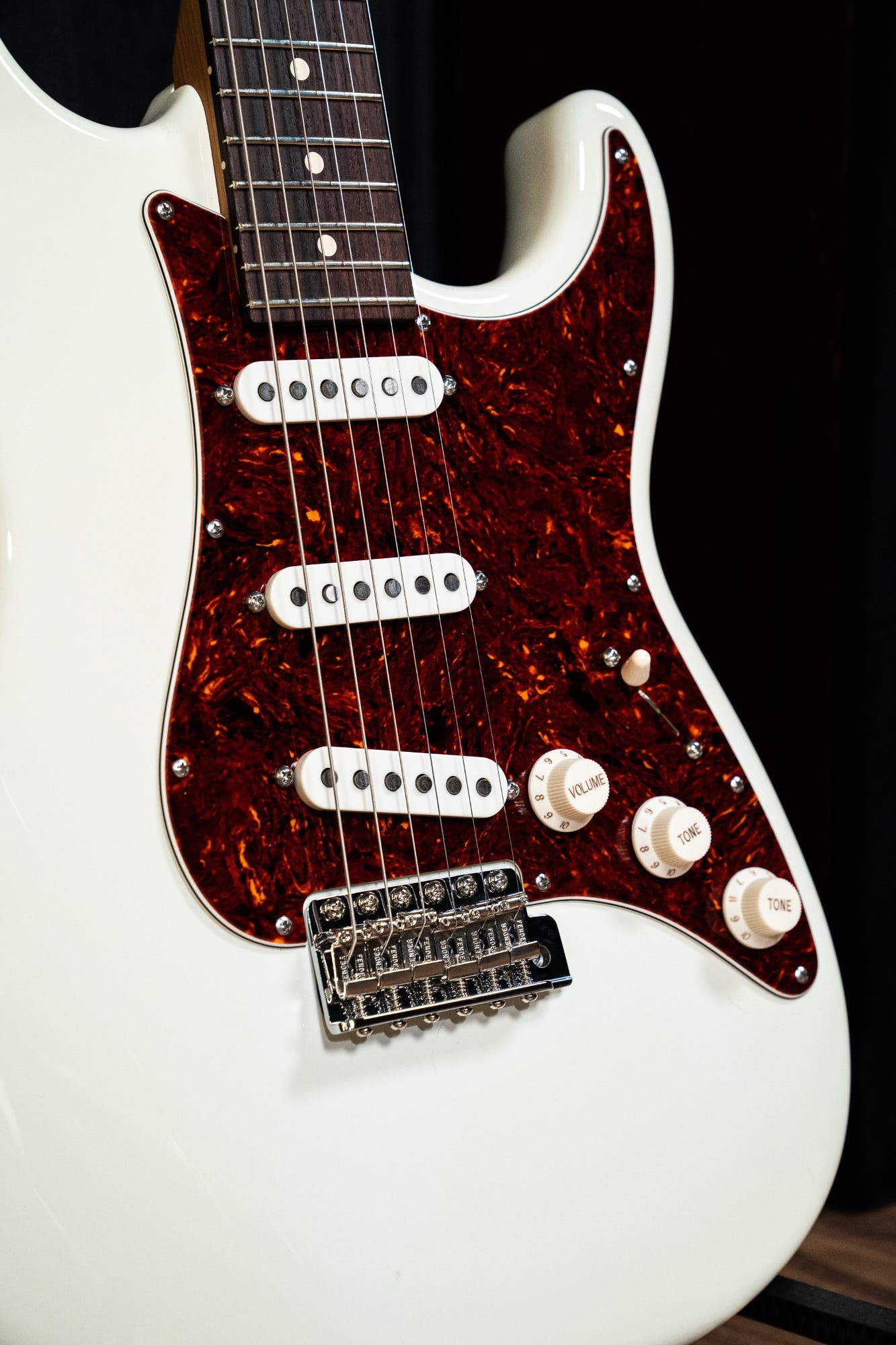 Suhr Scott Henderson Signature Classic Guitar - Olympic White