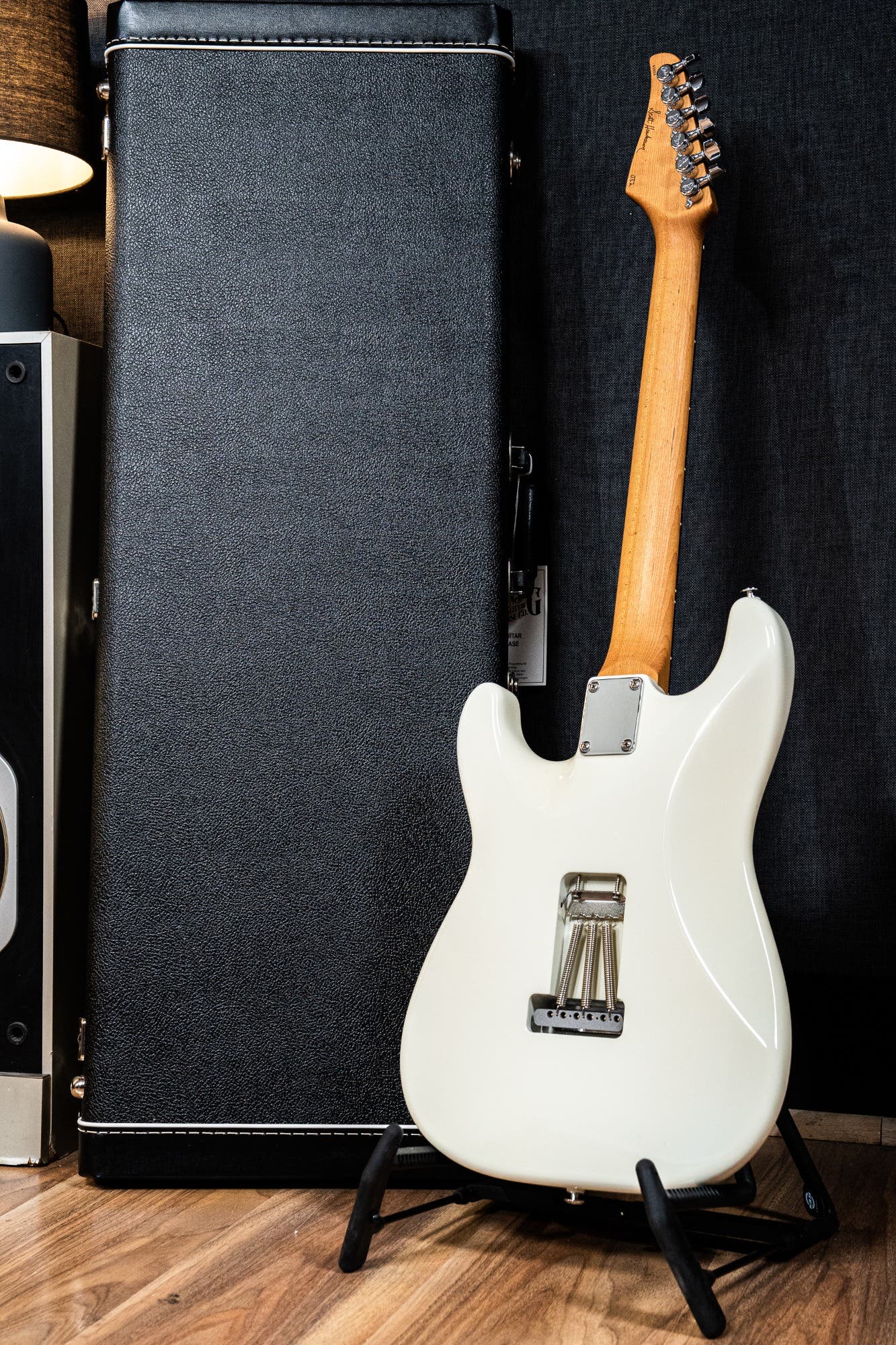 Suhr Scott Henderson Signature Classic Guitar - Olympic White