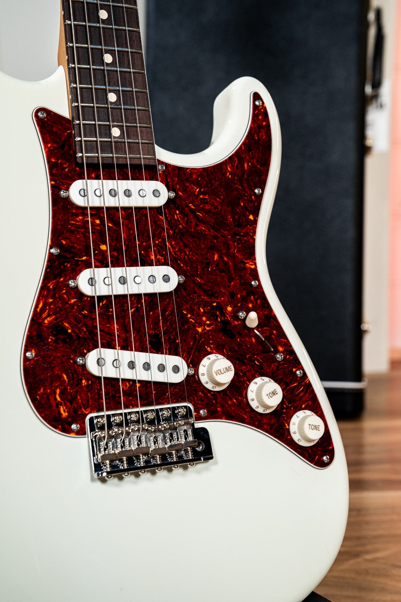 Suhr Scott Henderson Signature Classic Guitar - Olympic White