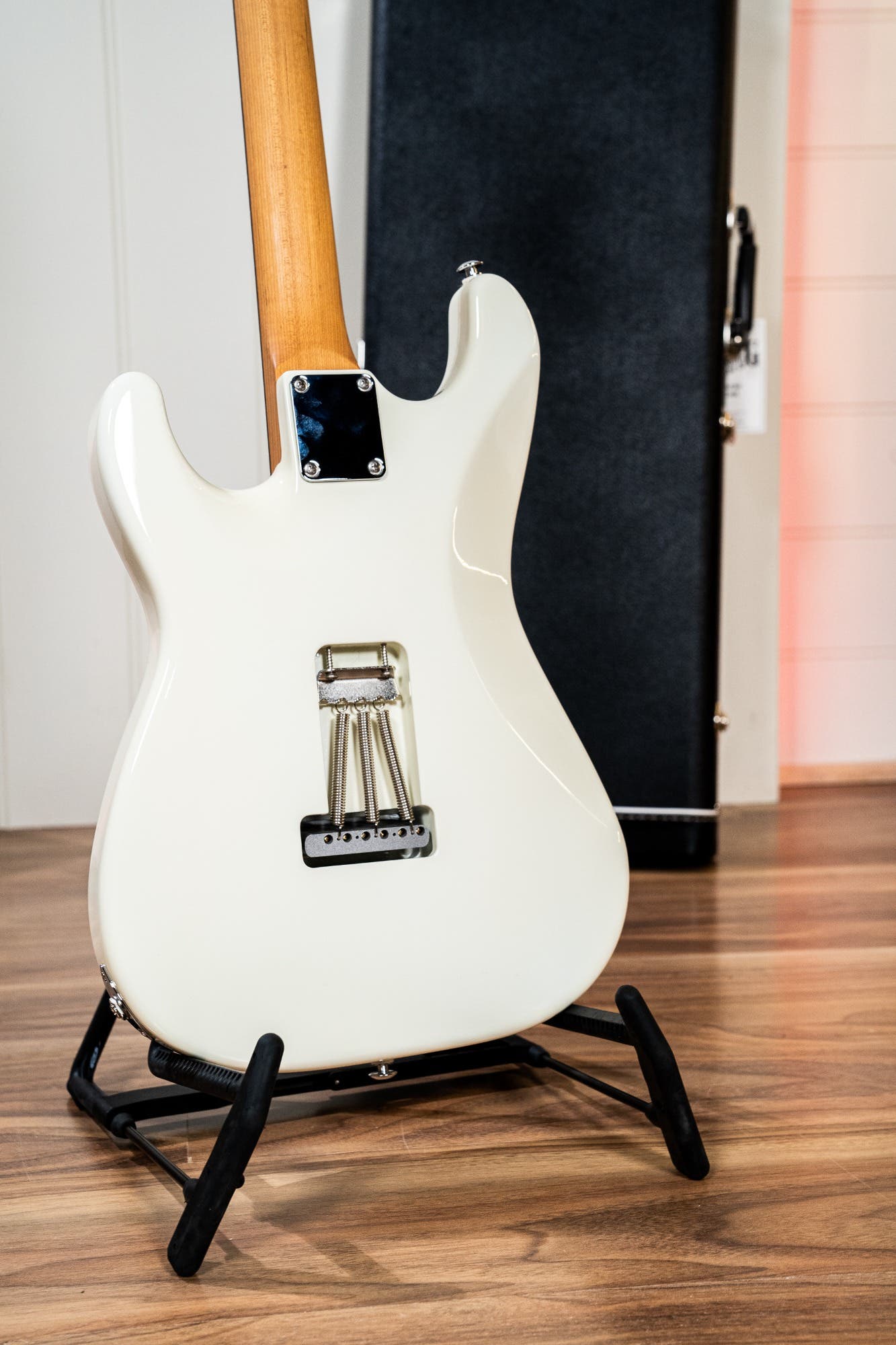 Suhr Scott Henderson Signature Classic Guitar - Olympic White