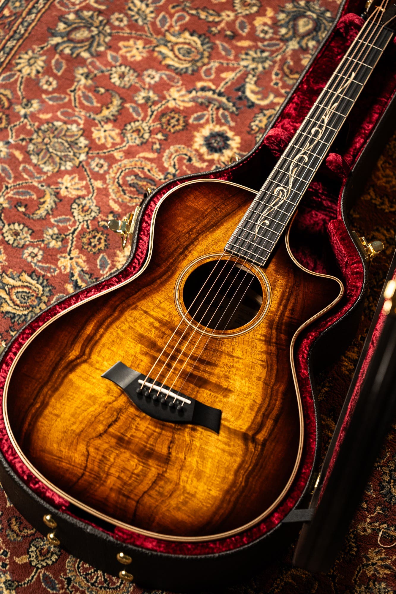 Taylor K22ce 12-Fret Acoustic Electric Guitar w/Case