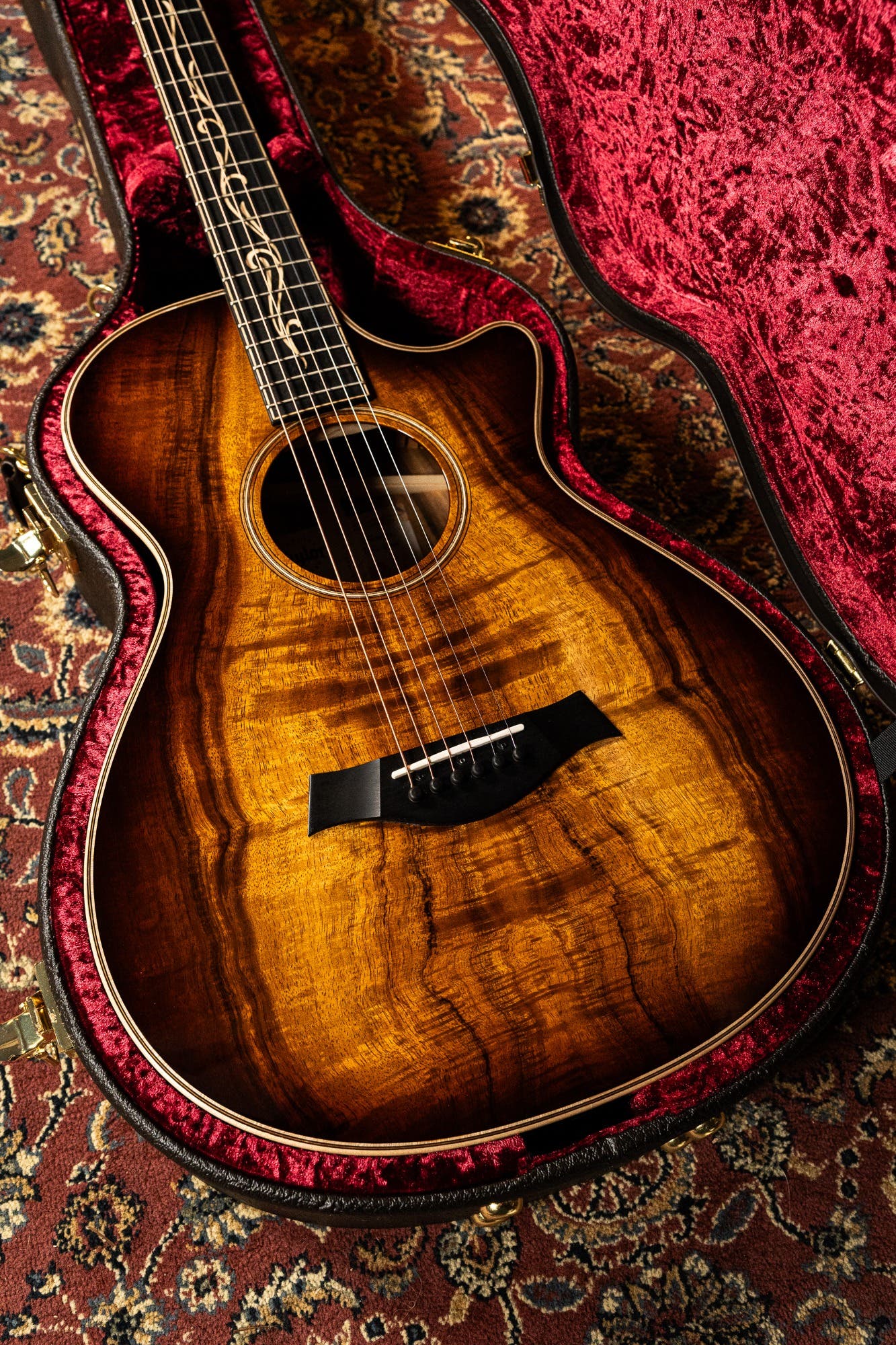 Taylor K22ce 12-Fret Acoustic Electric Guitar w/Case