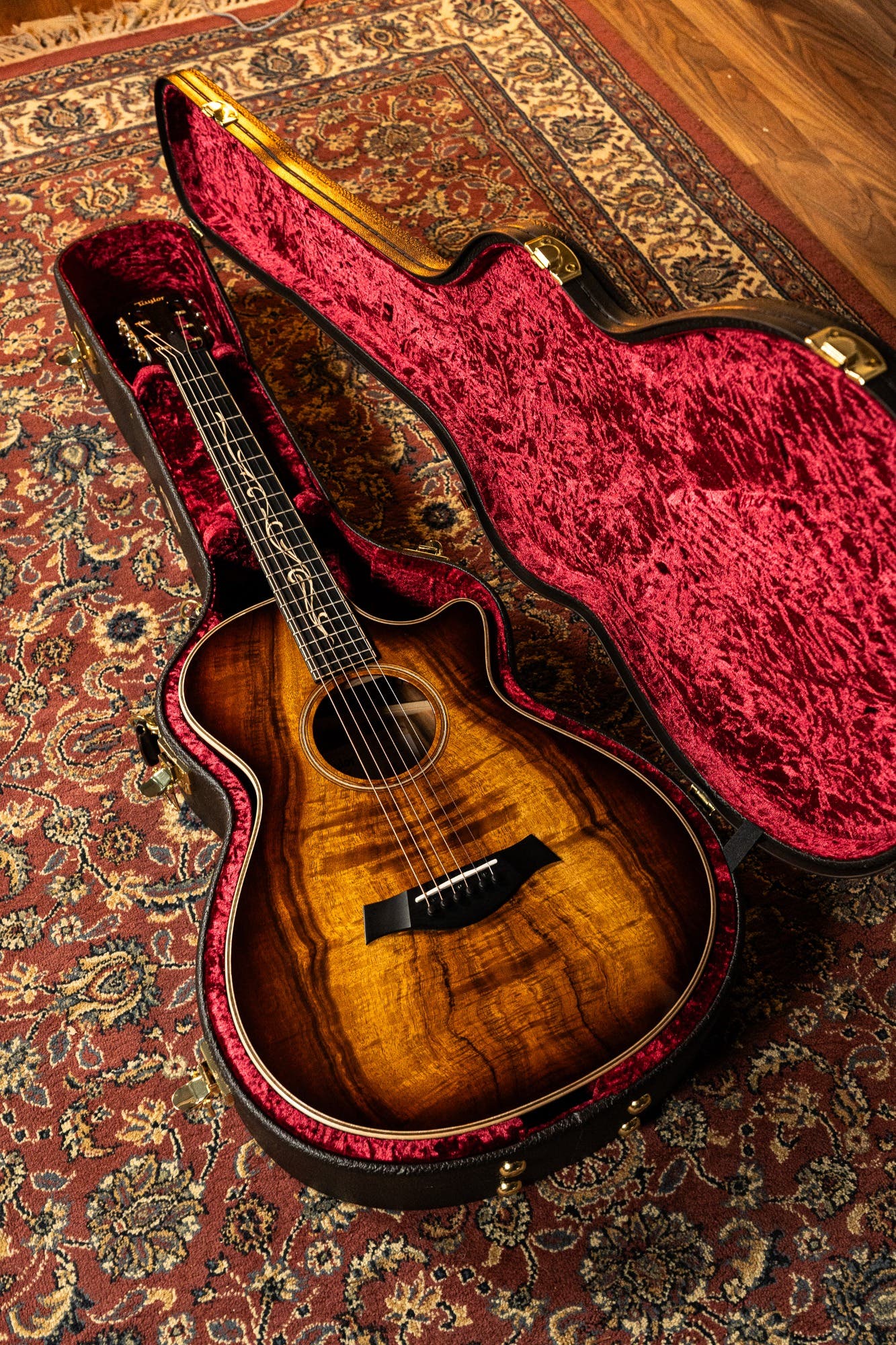 Taylor K22ce 12-Fret Acoustic Electric Guitar w/Case