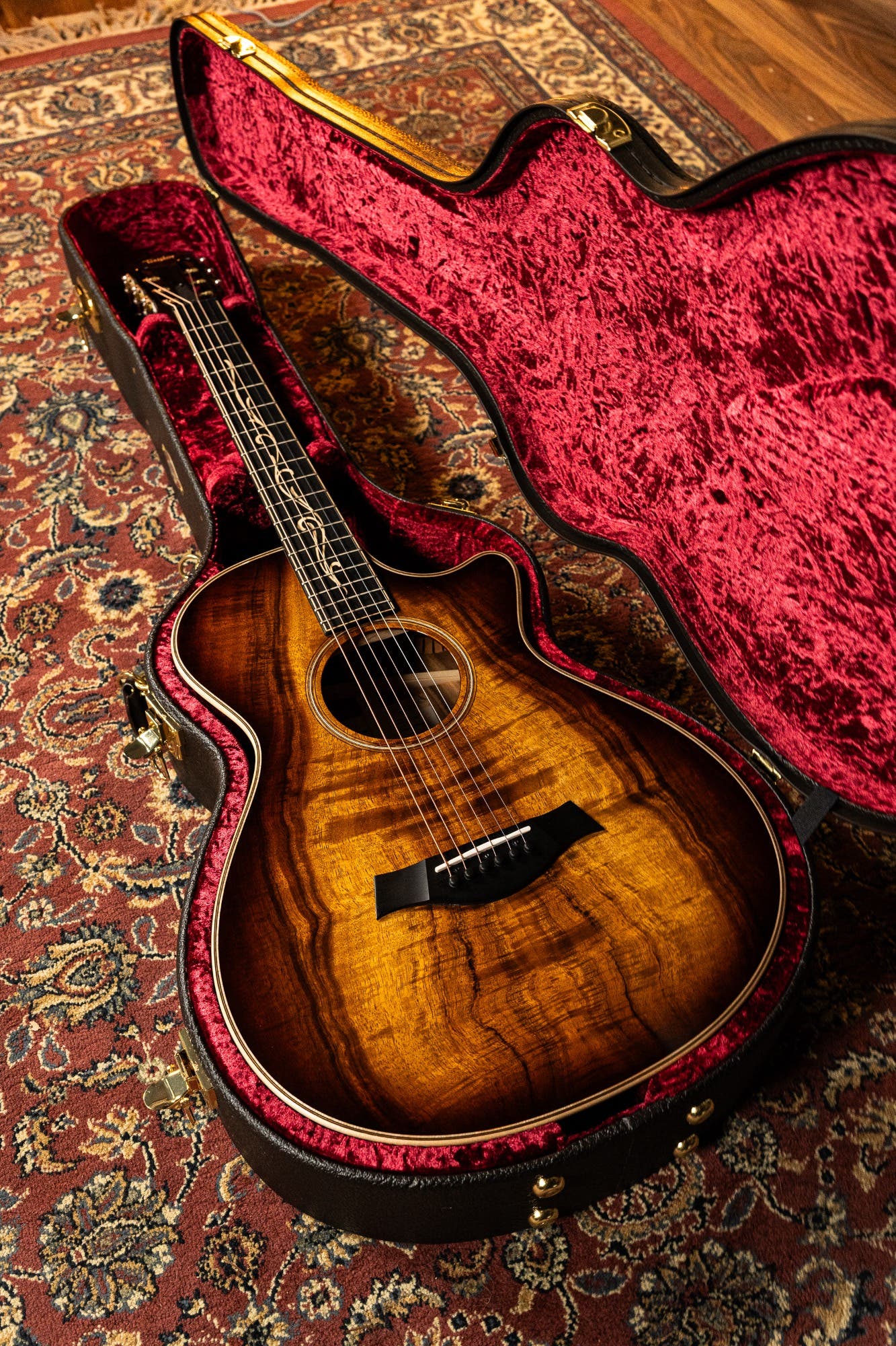 Taylor K22ce 12-Fret Acoustic Electric Guitar w/Case