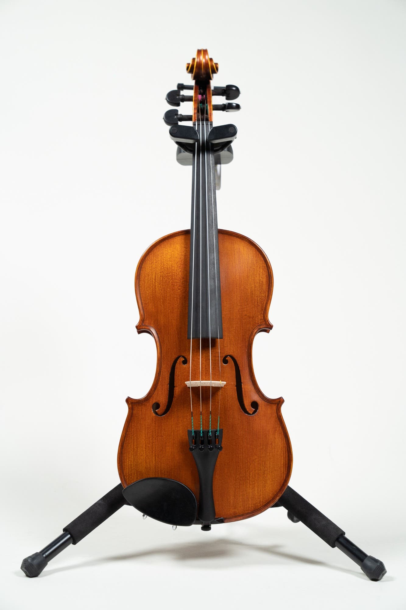 GLIGA 4/4 MAESTRO STRAD MODEL VIOLIN W/EVAH PIRAZZI (INSTRUMENT ONLY)