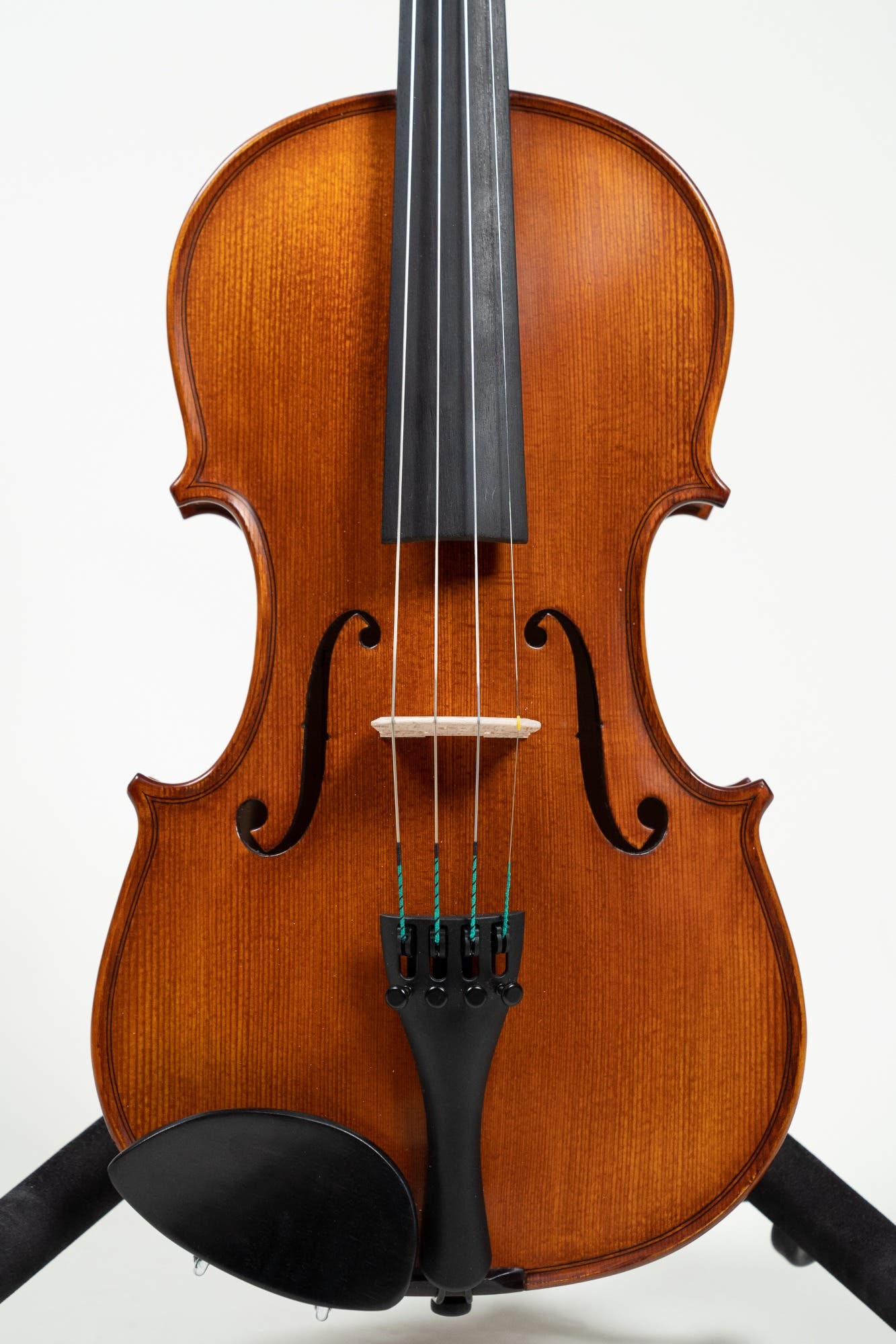 GLIGA 4/4 MAESTRO STRAD MODEL VIOLIN W/EVAH PIRAZZI (INSTRUMENT ONLY)