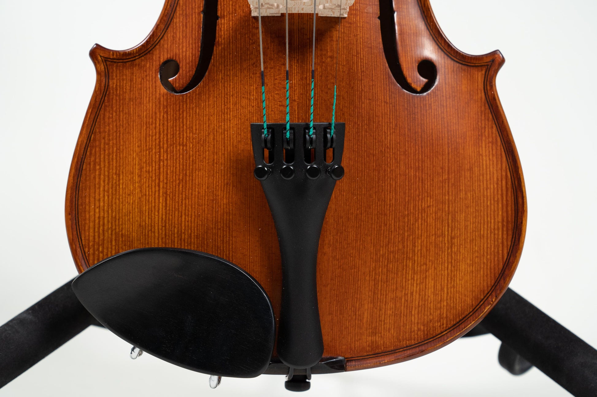 GLIGA 4/4 MAESTRO STRAD MODEL VIOLIN W/EVAH PIRAZZI (INSTRUMENT ONLY)