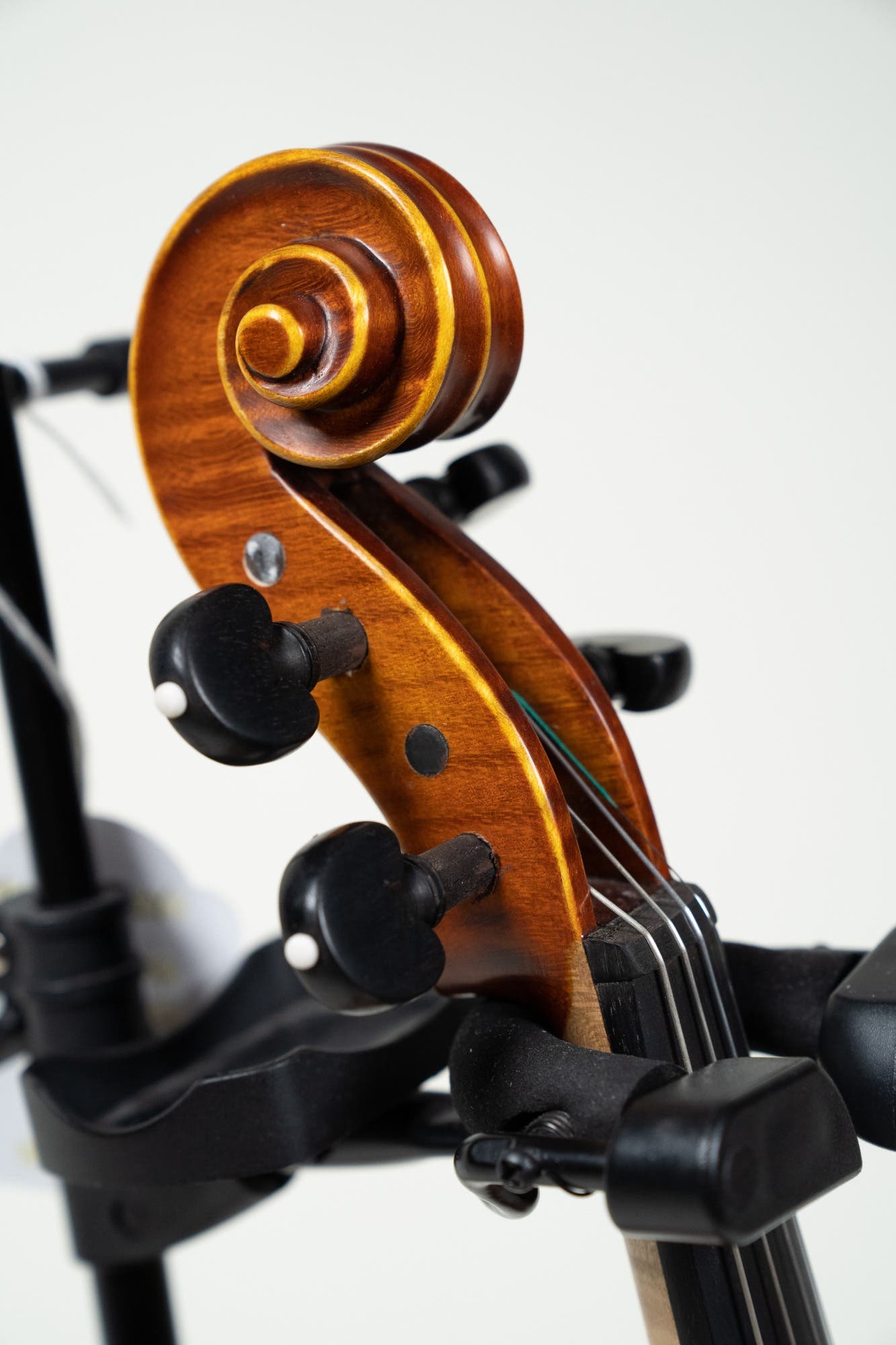 GLIGA 4/4 MAESTRO STRAD MODEL VIOLIN W/EVAH PIRAZZI (INSTRUMENT ONLY)