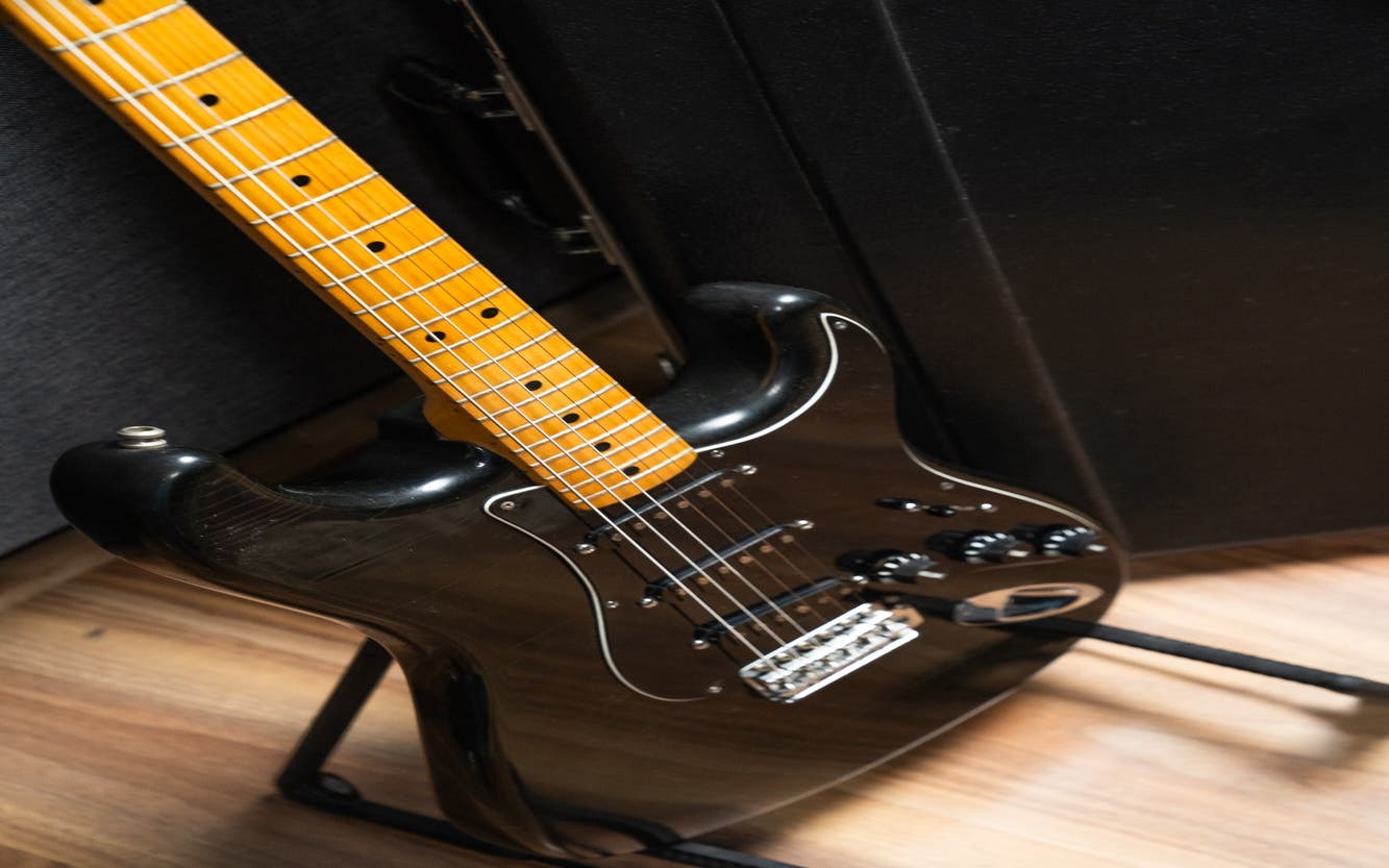 Fender 1978 Stratocaster w/Gator Case - Black - Pre-Owned