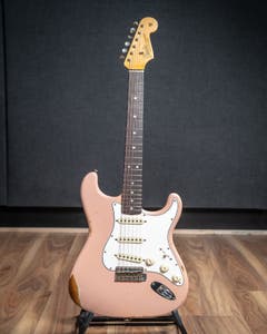 Fender Custom Shop Late '64 Stratocaster - Relic - Aged Shell Pink (Limited Edition)