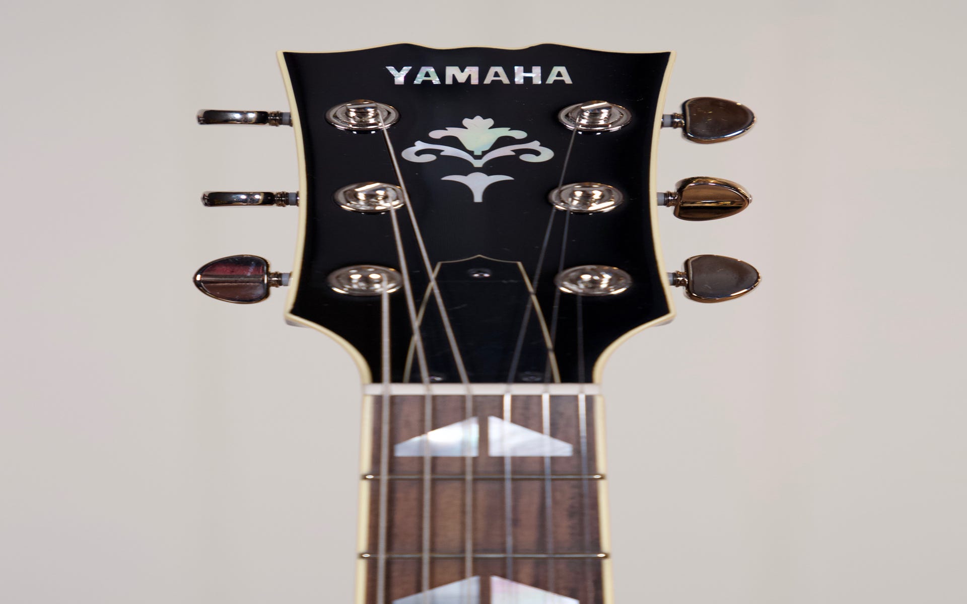 Yamaha SG1820 Electric Guitar w/Case - Black (Made in Japan)