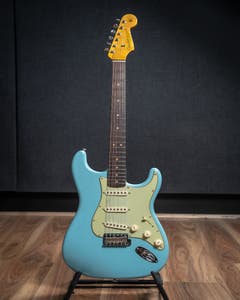 Fender Custom Shop Limited Edition 64 Journeyman Relic Stratocaster - Faded Aged Daphne Blue