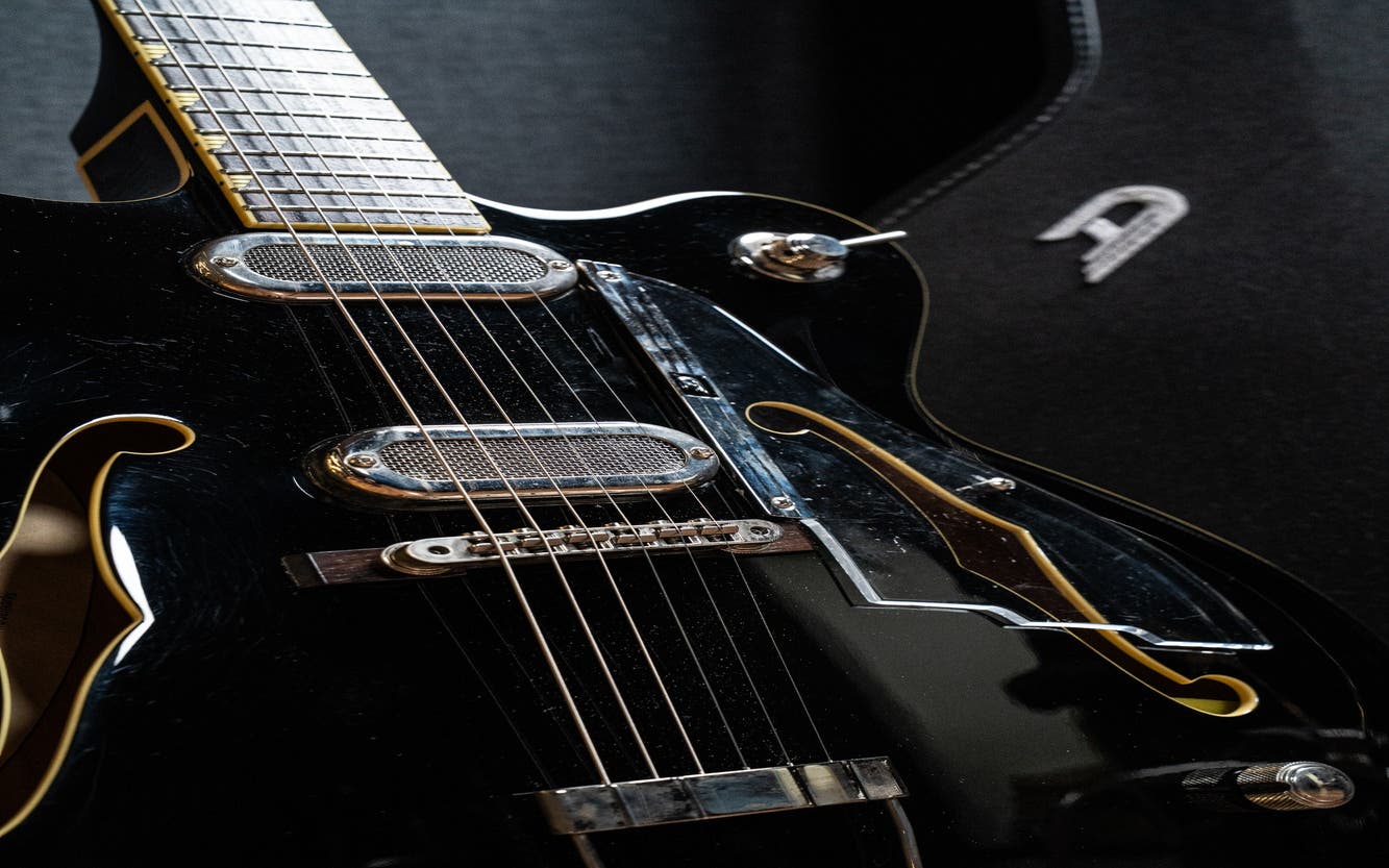 Duesenberg Starplayer TV+ w/Case - Black - Pre-Owned