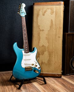 Fender 1982 "The Strat" w/Tweed Case - Lake Placid Blue - Pre-Owned (Vintage)