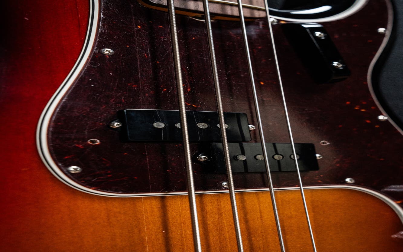 Fender American Original 60s Precision Bass w/Case - Sunburst - Pre-Owned (Mint)