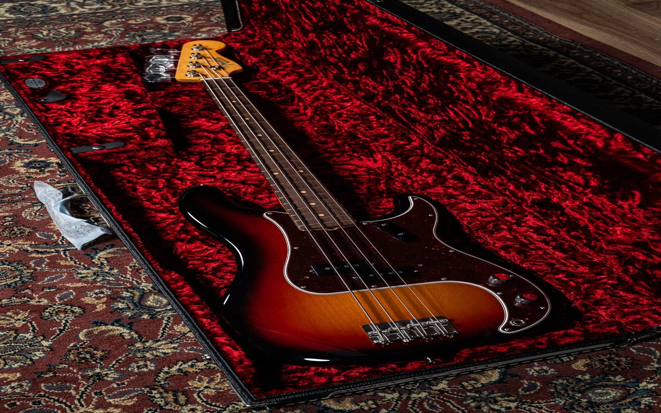 Fender American Original 60s Precision Bass w/Case - Sunburst - Pre-Owned (Mint)