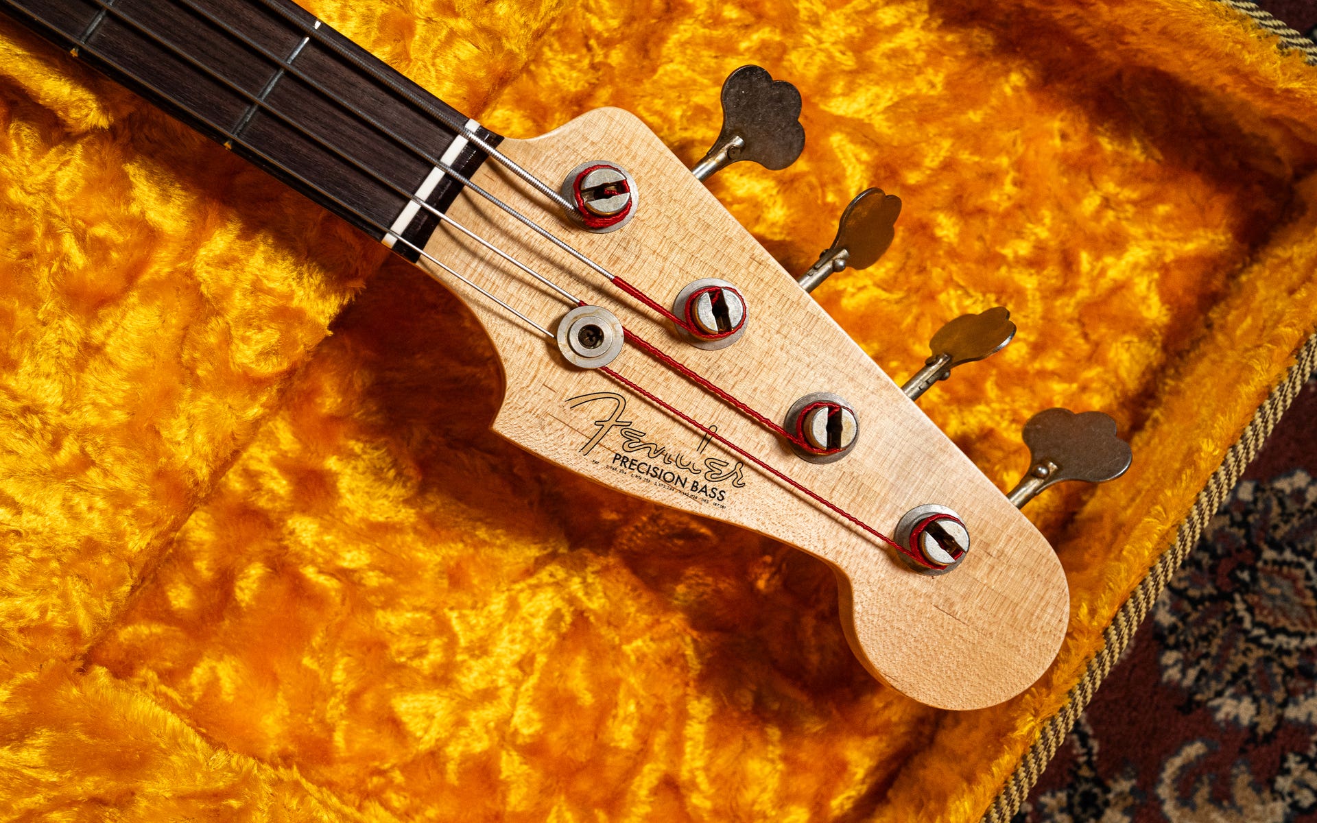 Fender Pino Palladino Signature Precision Bass - Fiesta Red over Desert Sand