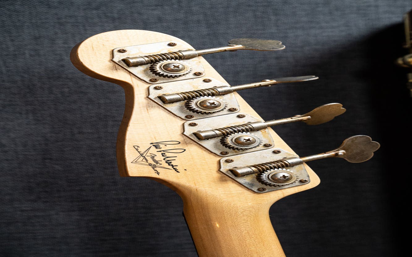 Fender Pino Palladino Signature Precision Bass - Fiesta Red over Desert Sand