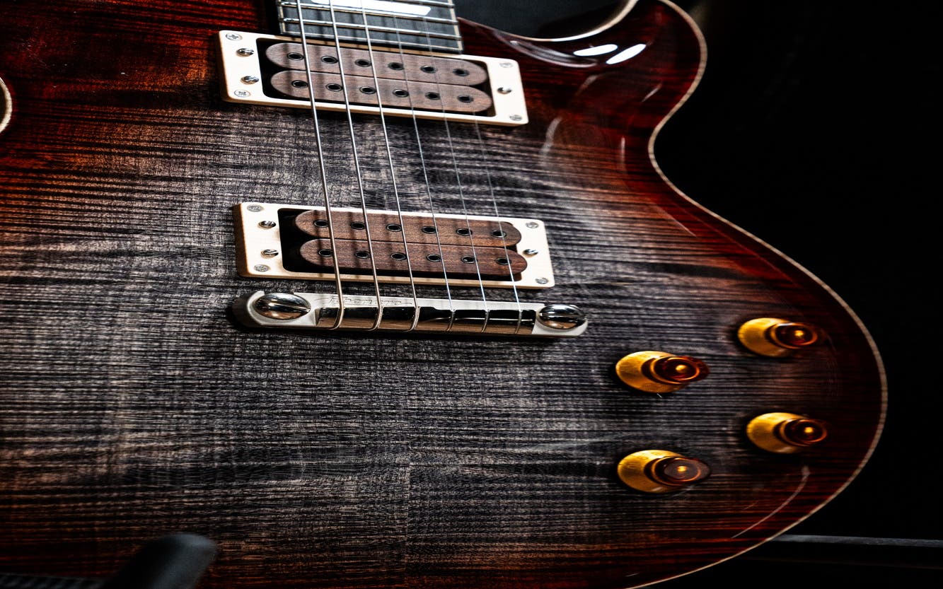 Fibenare Basic Jazz Solid Body - Red Burst Charcoal