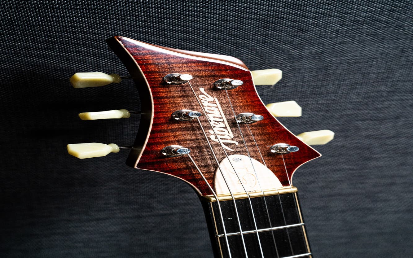 Fibenare Basic Jazz Solid Body - Red Burst Charcoal