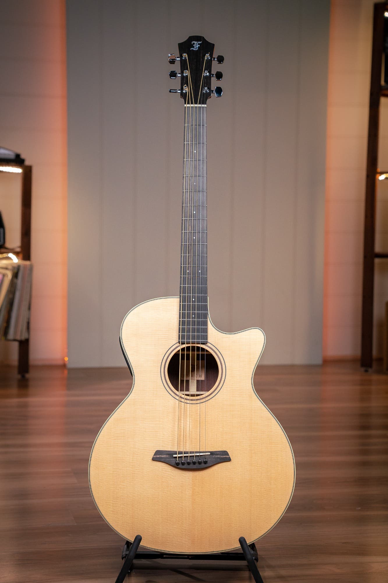 Baritone guitar store case