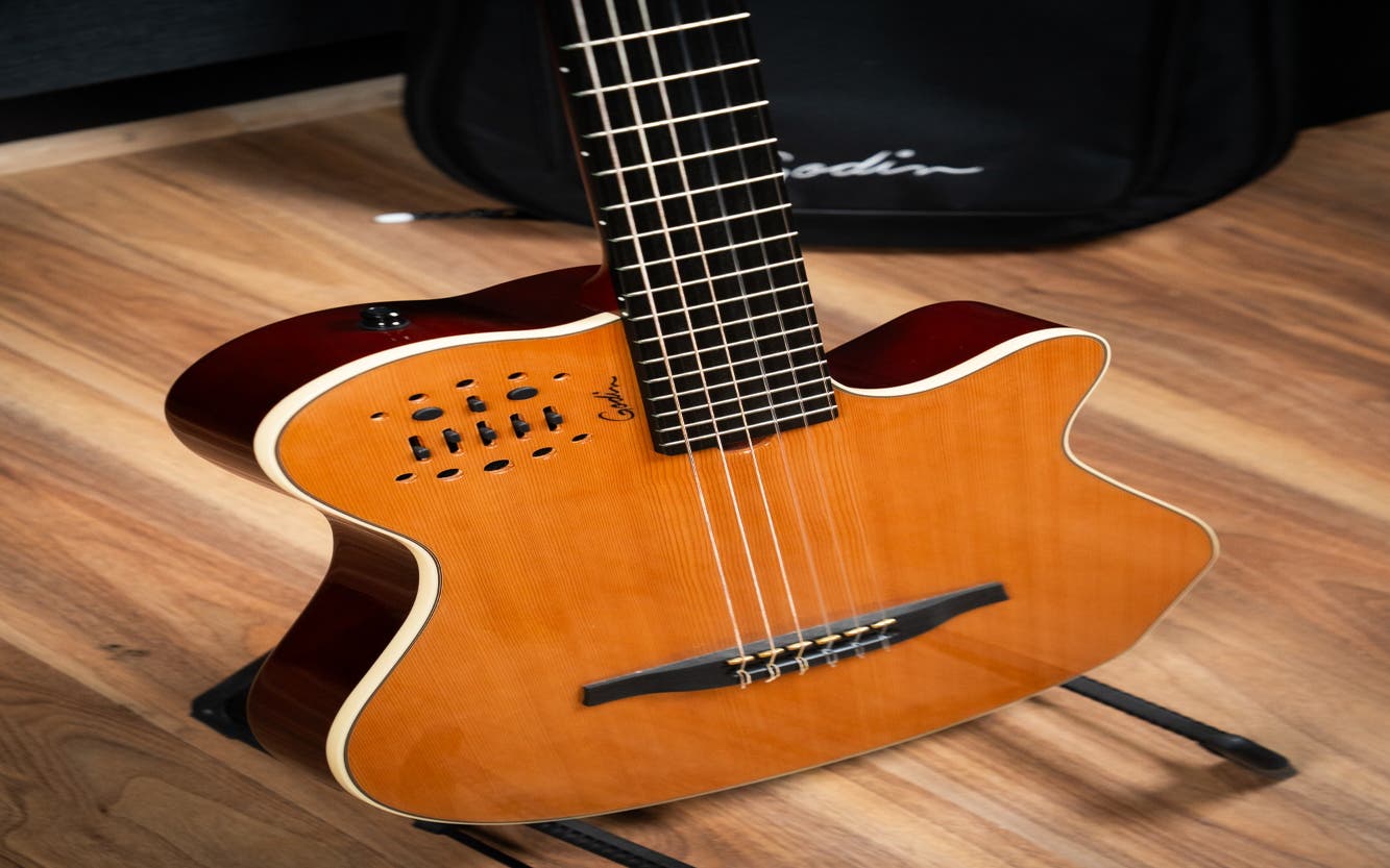 Godin Multiac Grand Concert SA Natural HG - Pre-Owned (Mint)