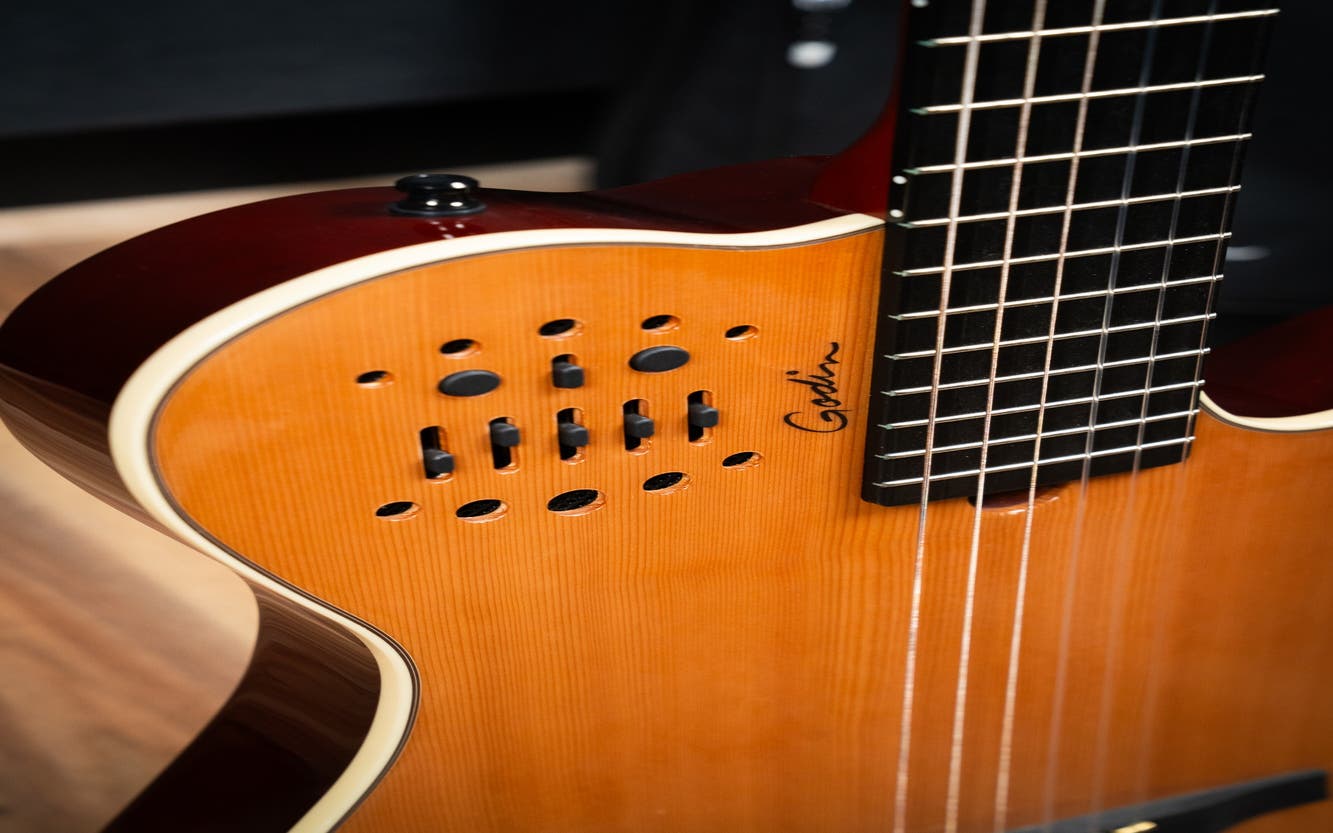 Godin Multiac Grand Concert SA Natural HG - Pre-Owned (Mint)