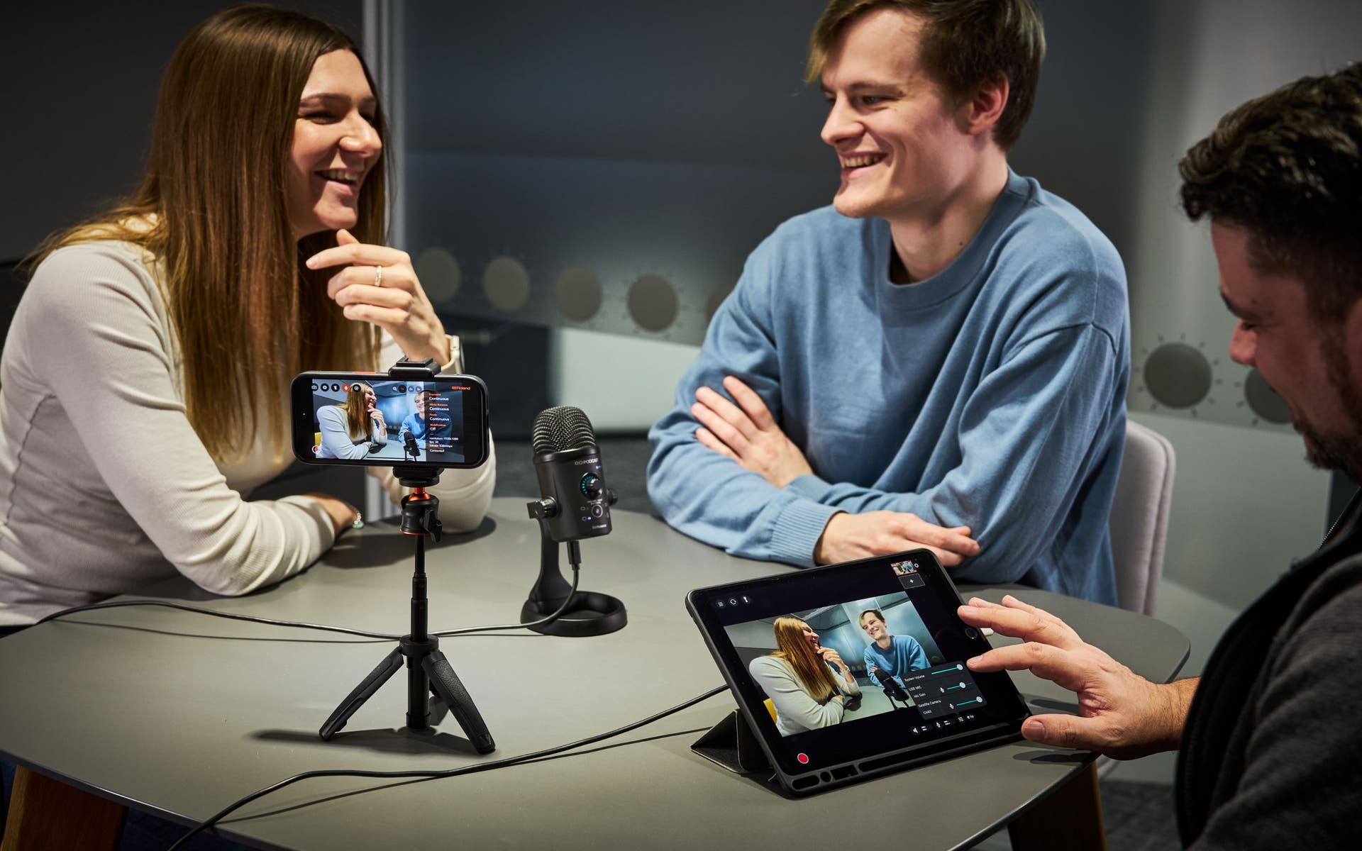 Roland GO:PODCAST - Video Podcasting Studio for Smartphones