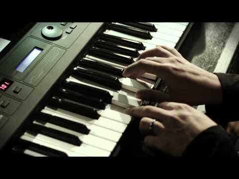 Yamaha MX61 BU 61-note Synthesizer w/Motif Sounds - Blue