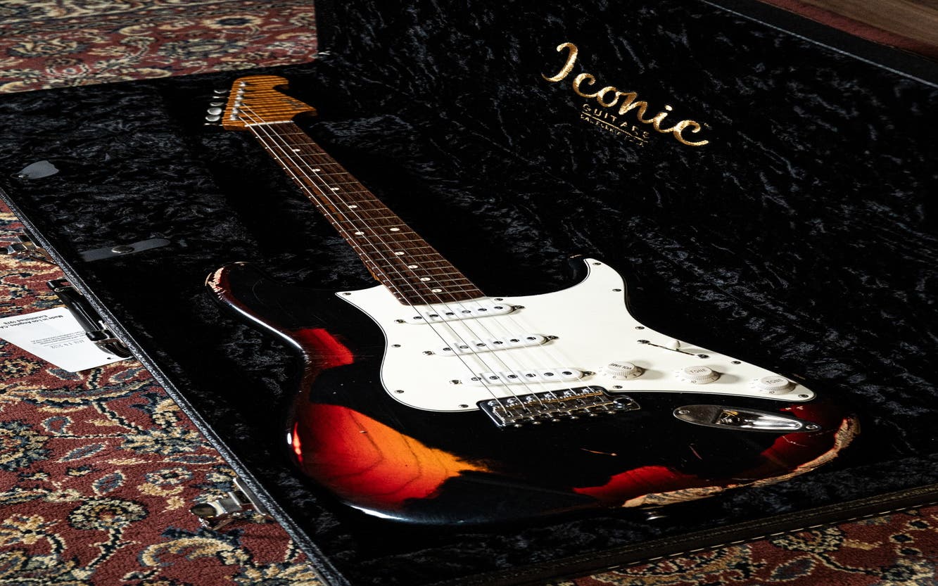 Iconic Guitars Solana Vintage w/Case - Black / 2-Tone Sunburst - Pre-Owned (Mint)