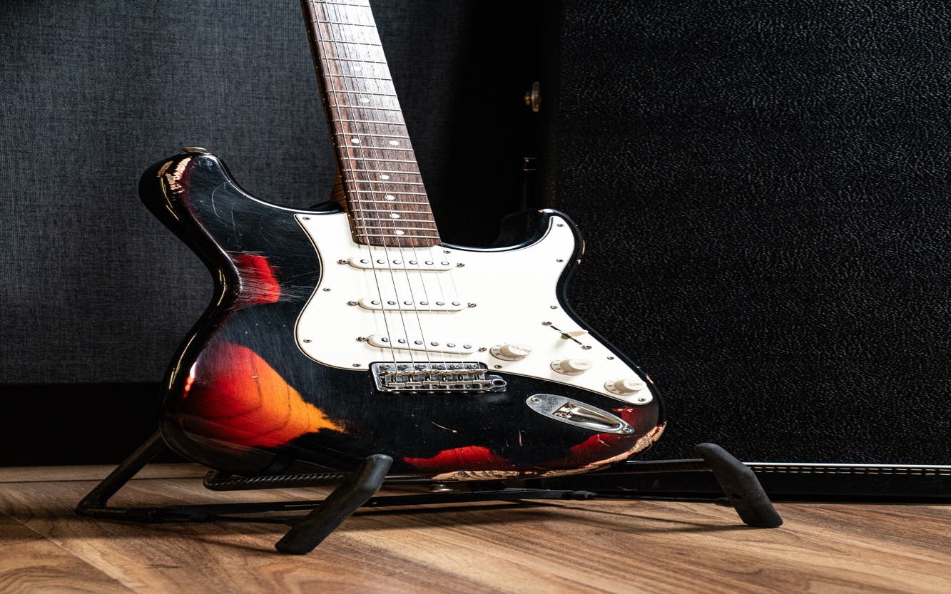 Iconic Guitars Solana Vintage w/Case - Black / 2-Tone Sunburst - Pre-Owned (Mint)