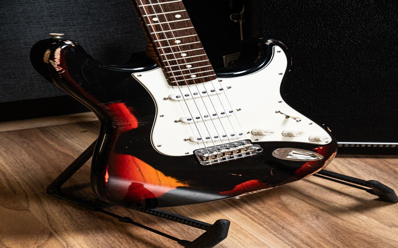 Iconic Guitars Solana Vintage w/Case - Black / 2-Tone Sunburst - Pre-Owned (Mint)