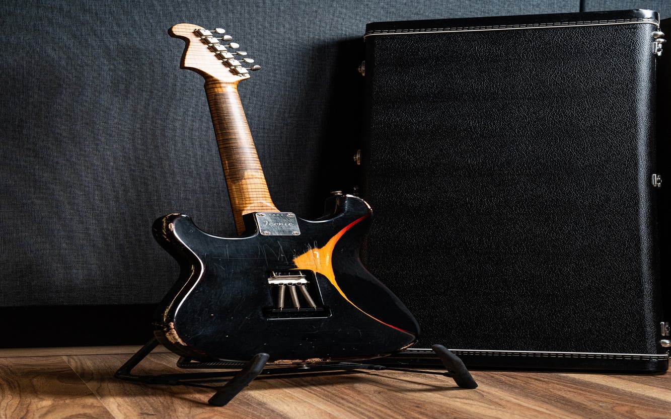 Iconic Guitars Solana Vintage w/Case - Black / 2-Tone Sunburst - Pre-Owned (Mint)