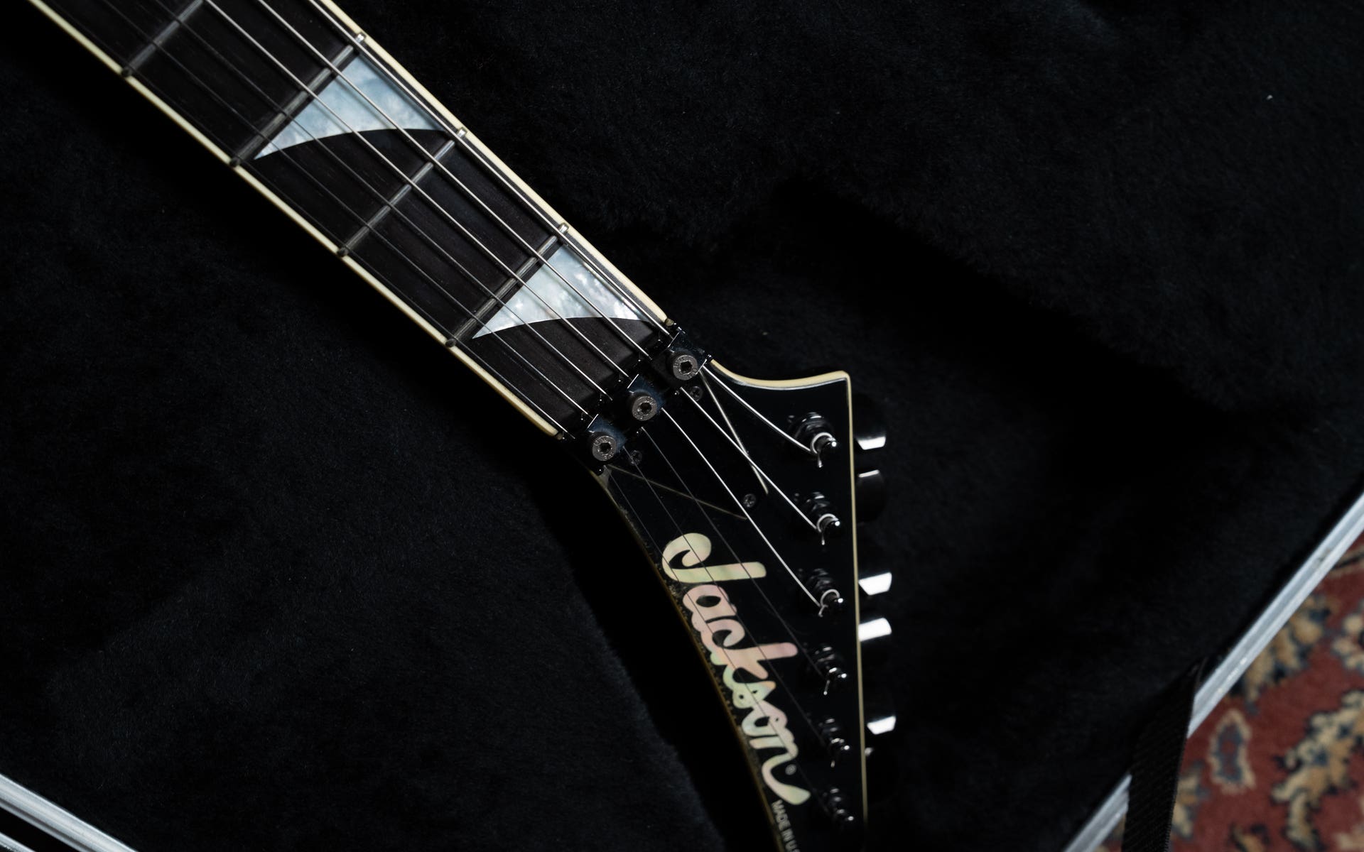 Jackson KV1 King V w/Case - Black - Pre-Owned