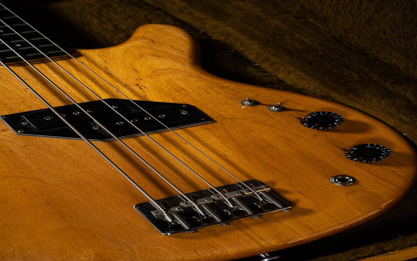 Kramer 1979 DMZ4000 Bass w/Hardcase - Natural - Pre-Owned