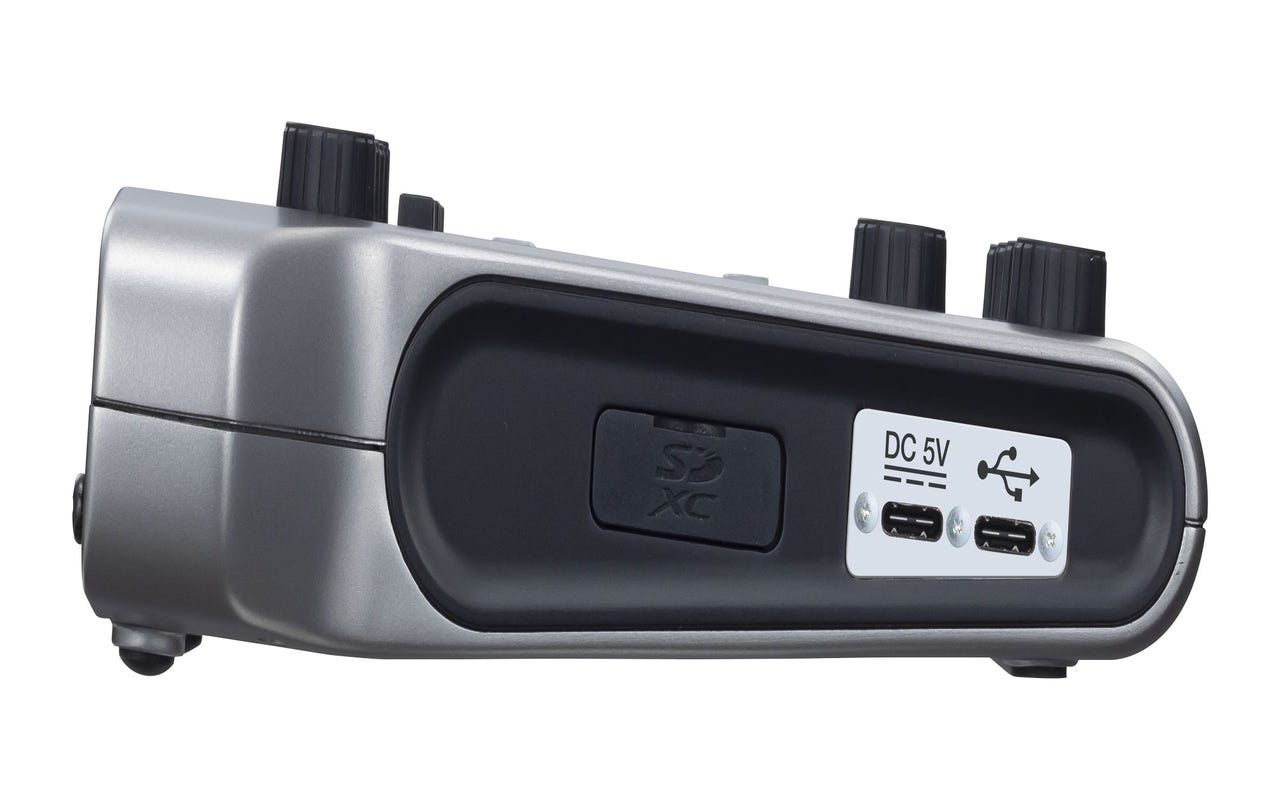 Zoom Podtrak P4 Compact Podcast Recorder