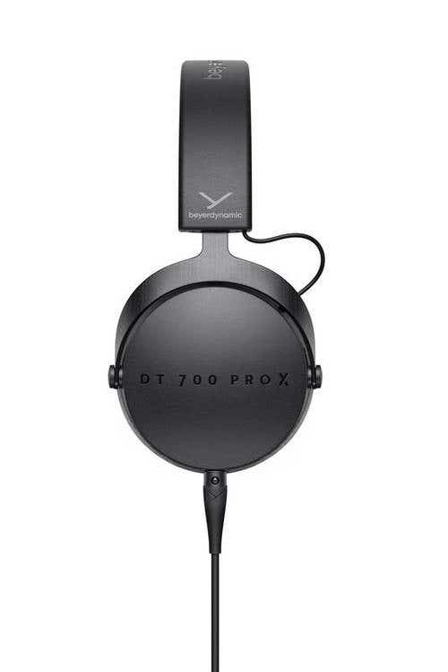Closed back studio hotsell monitor headphones