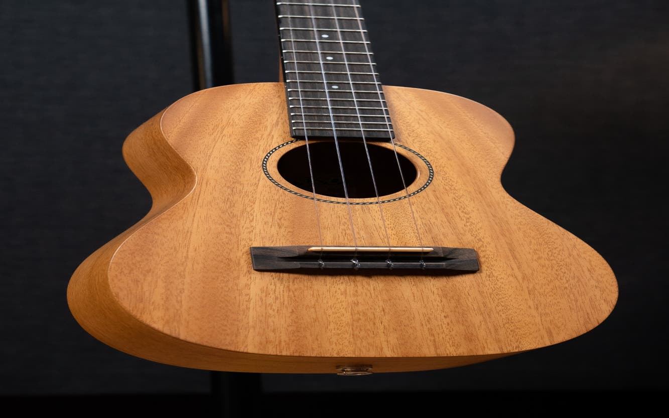 Pono Ukuleles Tenor Ukulele - Mahogany w/Pickup (PONO-MT-E)