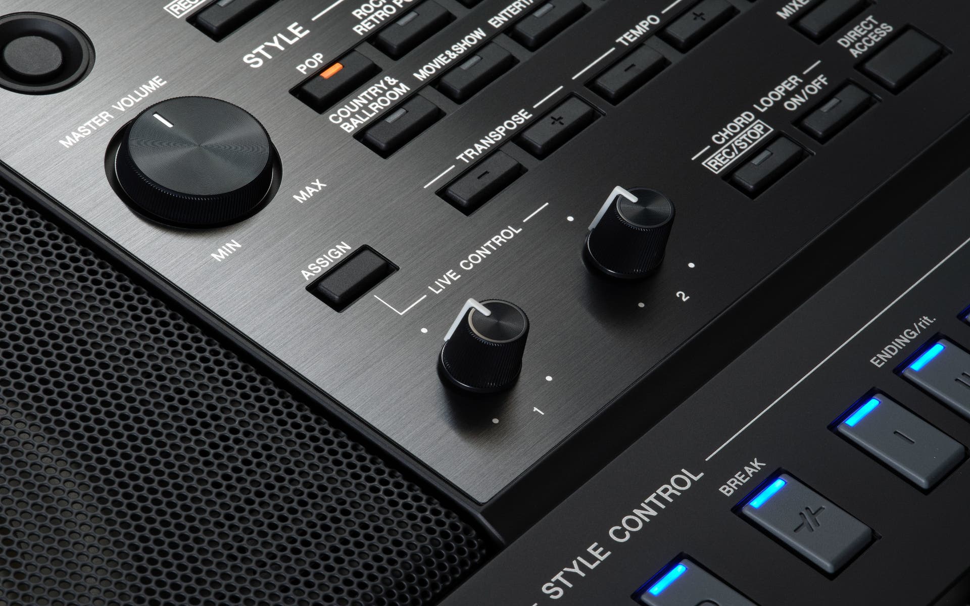 Yamaha PSRSX920 Digital Workstation / Arranger Keyboard