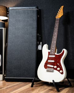 Suhr Scott Henderson Signature Classic Guitar - Olympic White