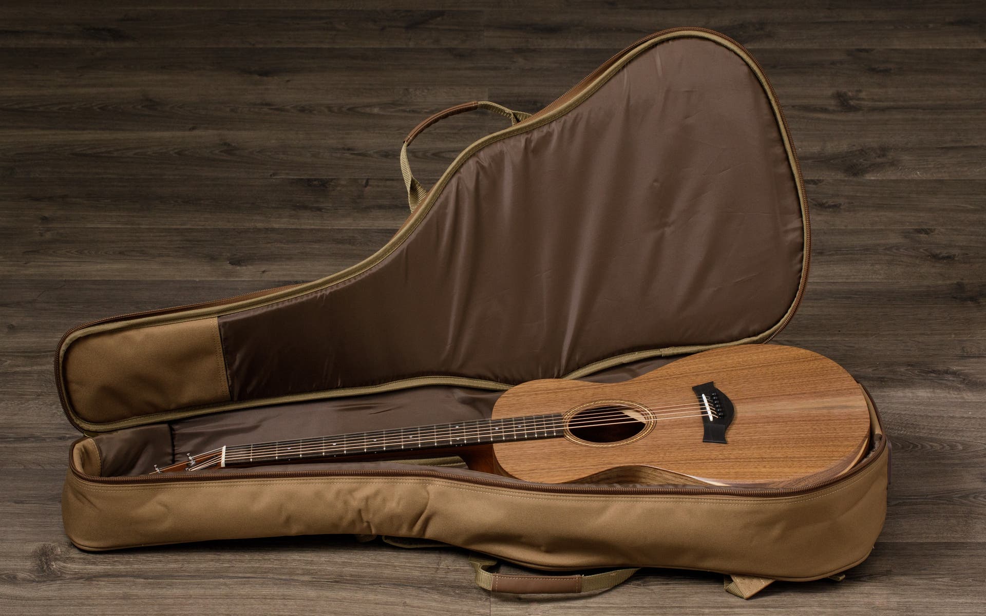 Taylor Academy 22e Acoustic Electric Guitar w/Gigbag - Walnut Top